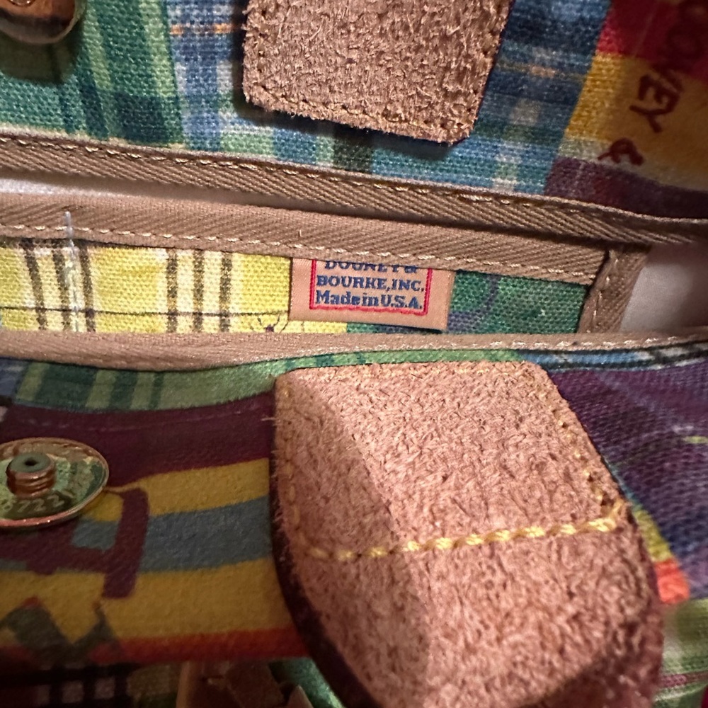 Dooney & Bourke Patchwork Crossbody Bag 13 x 7” & Flats SZ 9 plus Bonus wristlet - Picture 4 of 16